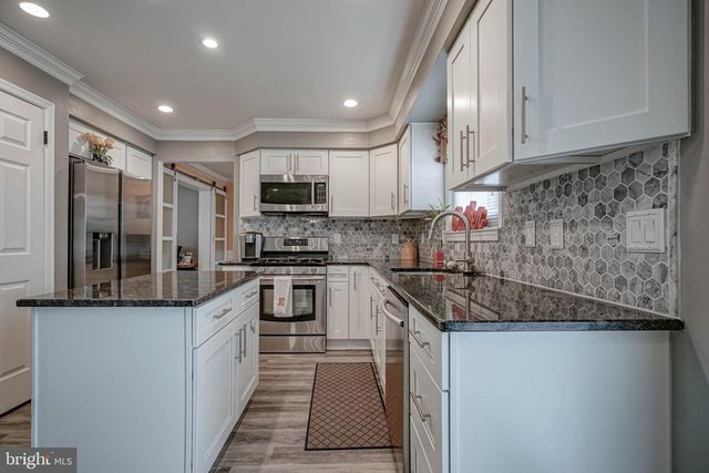 7 DAFFODIL DR, Sicklerville, NJ 08081