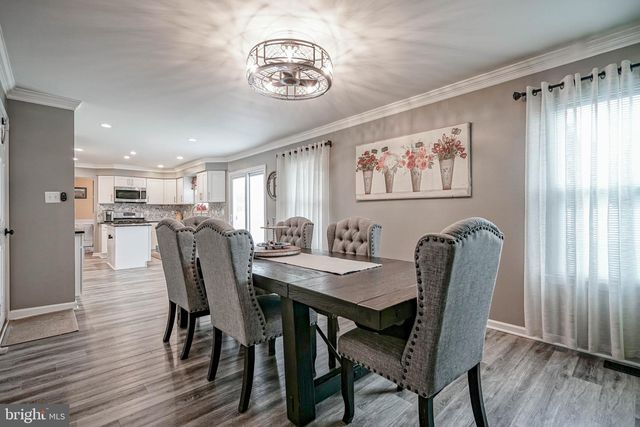 7 DAFFODIL DR, Sicklerville, NJ 08081