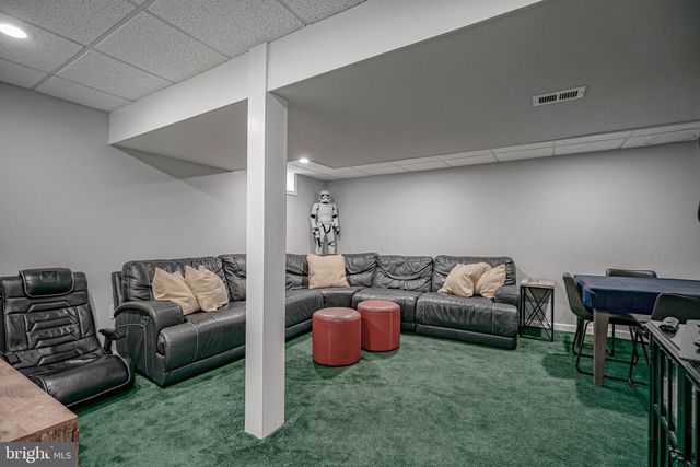 7 DAFFODIL DR, Sicklerville, NJ 08081