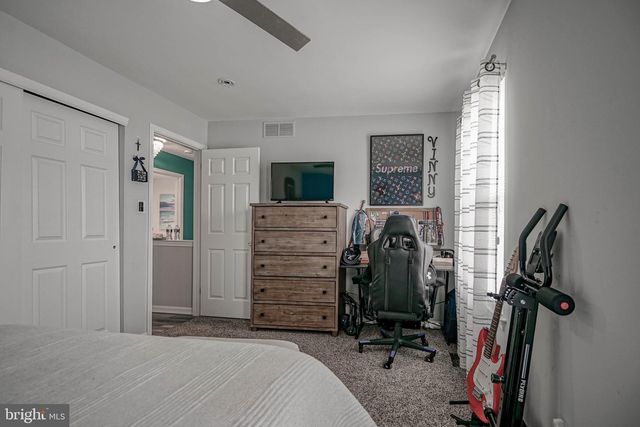 7 DAFFODIL DR, Sicklerville, NJ 08081