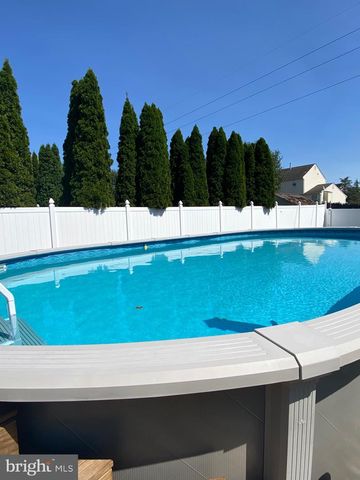 7 DAFFODIL DR, Sicklerville, NJ 08081