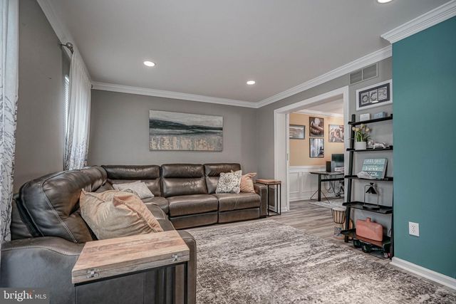 7 DAFFODIL DR, Sicklerville, NJ 08081