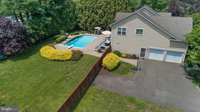 3325 COX RD, Chesapeake Beach, MD 20732