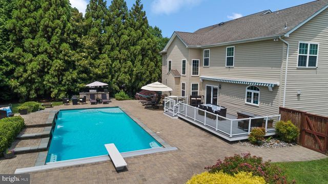 3325 COX RD, Chesapeake Beach, MD 20732