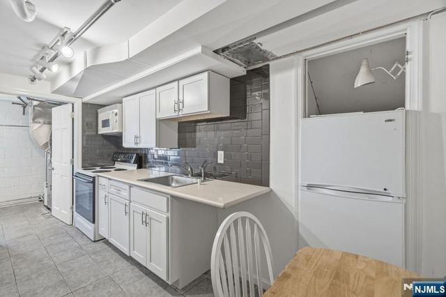 3 Roanoke Avenue, Rockaway Township, NJ 07866