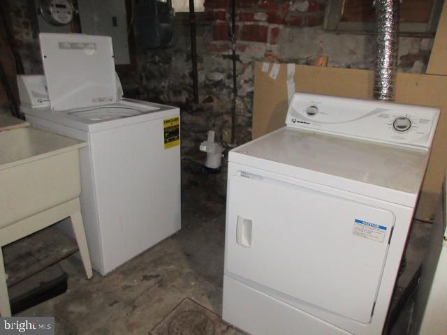 2453 MEREDITH ST, Philadelphia, PA 19130