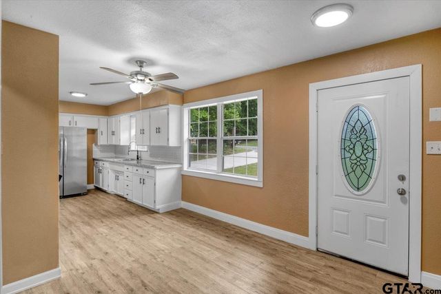 1912 W Oakwood st, Tyler, TX 75702