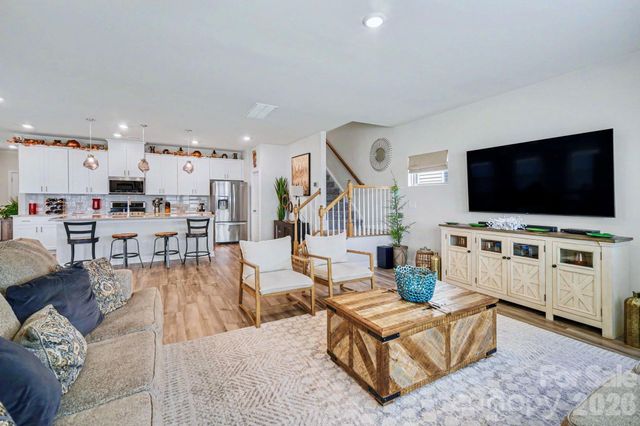 5012 Shadbush Road, Charlotte, NC 28215