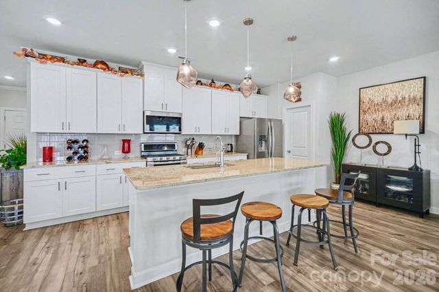 5012 Shadbush Road, Charlotte, NC 28215