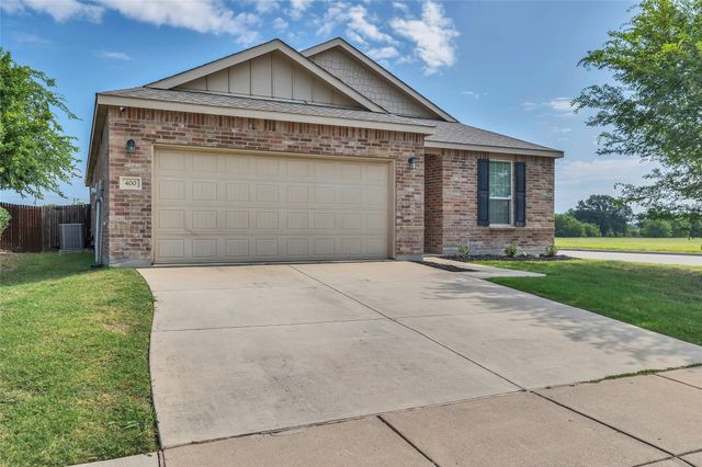 400 Sandy Creek Drive, Fort Worth, TX 76131
