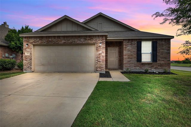 400 Sandy Creek Drive, Fort Worth, TX 76131