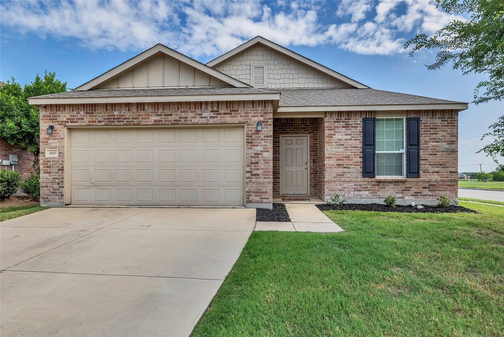 400 Sandy Creek Drive, Fort Worth, TX 76131