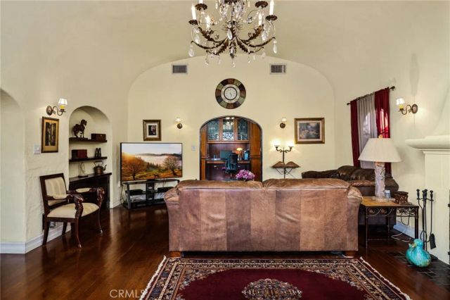 4202 University, Riverside, CA 92501