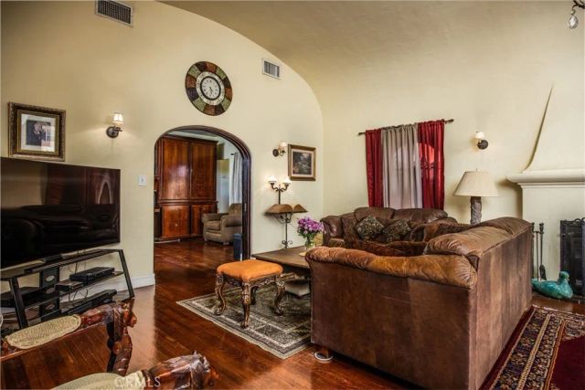 4202 University, Riverside, CA 92501