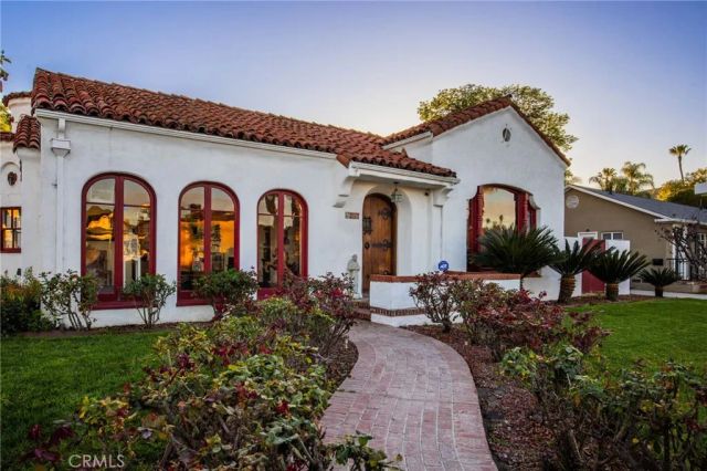 4202 University, Riverside, CA 92501