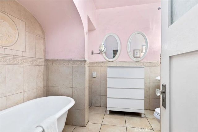 4202 University, Riverside, CA 92501