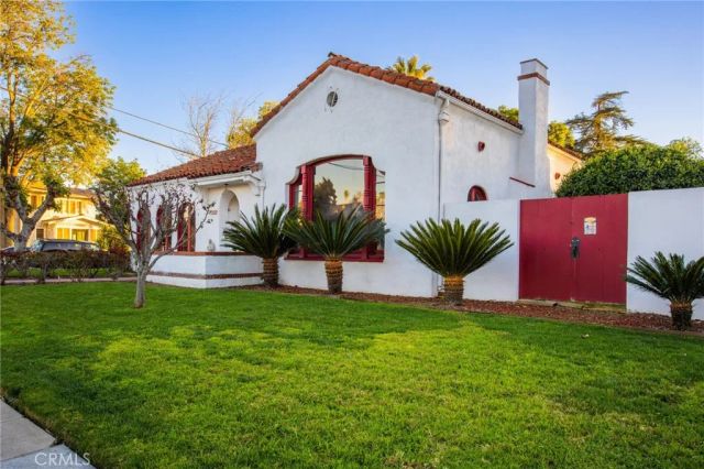 4202 University, Riverside, CA 92501