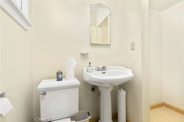 4202 University, Riverside, CA 92501