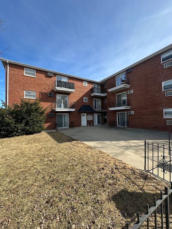 6653 W 63rd Street 2N, Chicago, IL 60638