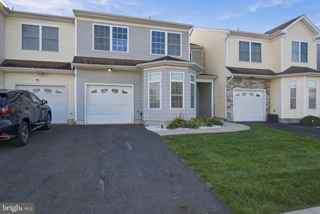 26 HEALS FARM RD, Burlington, NJ 08016