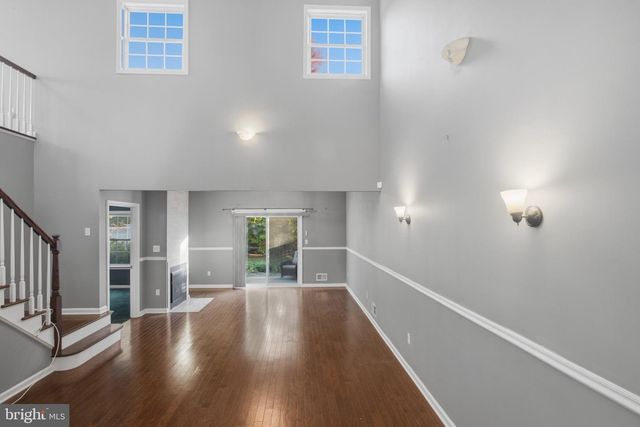 26 HEALS FARM RD, Burlington, NJ 08016