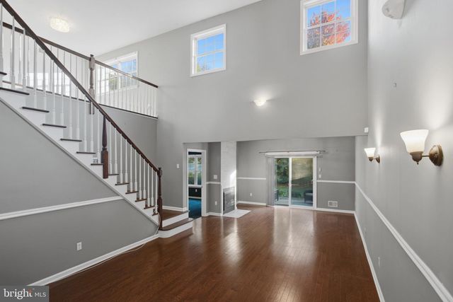 26 HEALS FARM RD, Burlington, NJ 08016