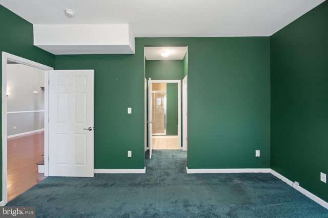 26 HEALS FARM RD, Burlington, NJ 08016
