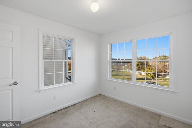 26 HEALS FARM RD, Burlington, NJ 08016