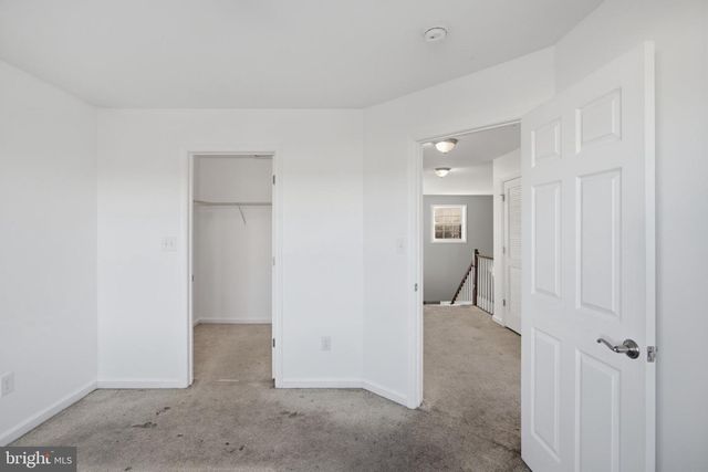 26 HEALS FARM RD, Burlington, NJ 08016