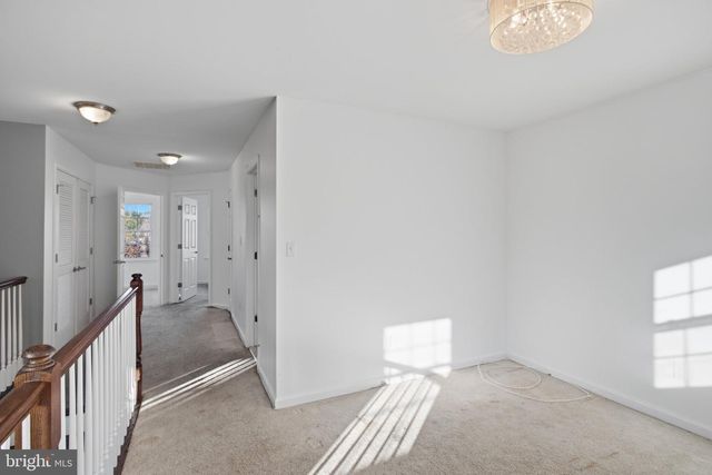 26 HEALS FARM RD, Burlington, NJ 08016