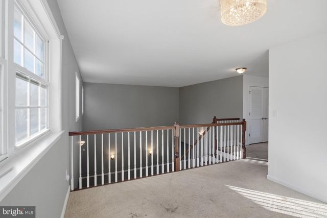 26 HEALS FARM RD, Burlington, NJ 08016