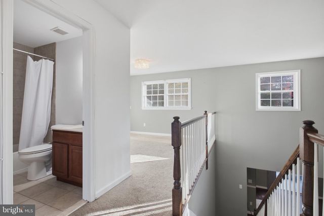 26 HEALS FARM RD, Burlington, NJ 08016