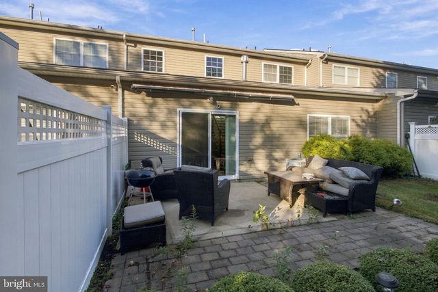 26 HEALS FARM RD, Burlington, NJ 08016