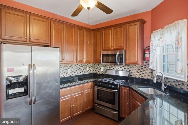 26 HEALS FARM RD, Burlington, NJ 08016
