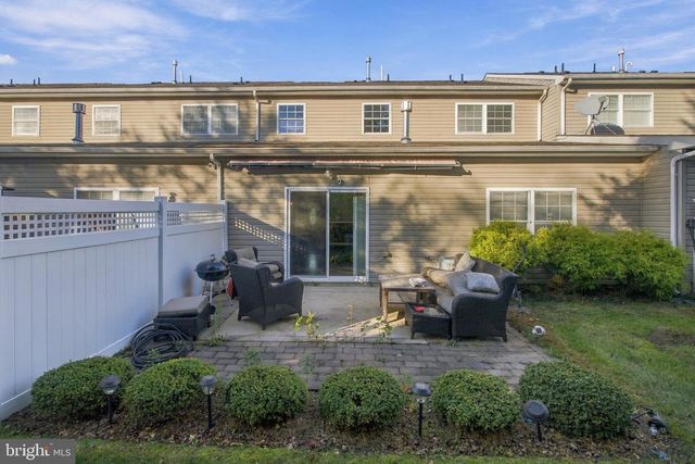 26 HEALS FARM RD, Burlington, NJ 08016