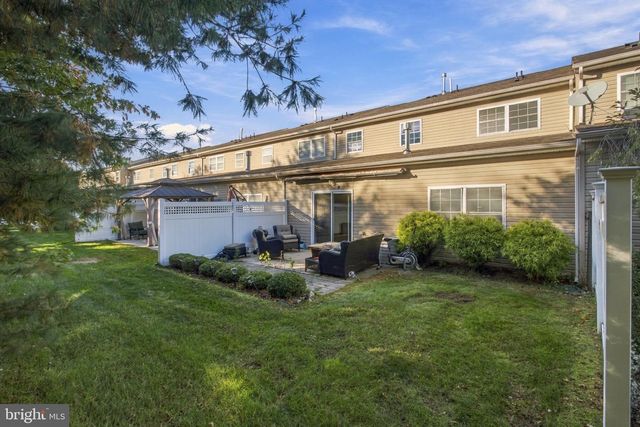 26 HEALS FARM RD, Burlington, NJ 08016