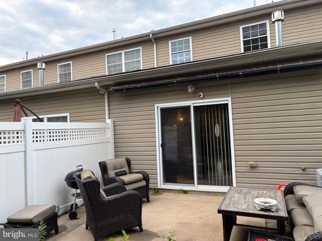 26 HEALS FARM RD, Burlington, NJ 08016