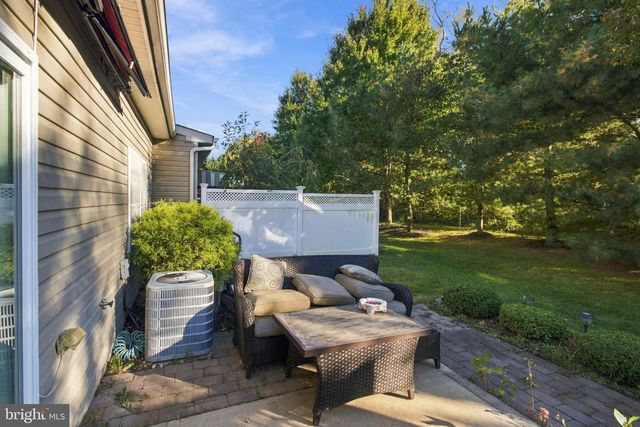 26 HEALS FARM RD, Burlington, NJ 08016