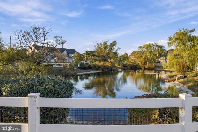 26 HEALS FARM RD, Burlington, NJ 08016