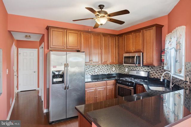26 HEALS FARM RD, Burlington, NJ 08016