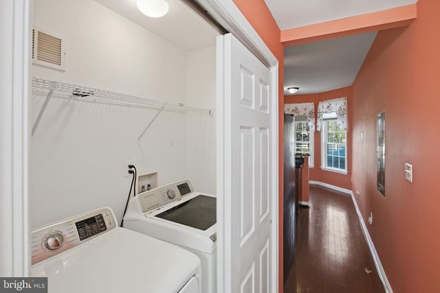 26 HEALS FARM RD, Burlington, NJ 08016