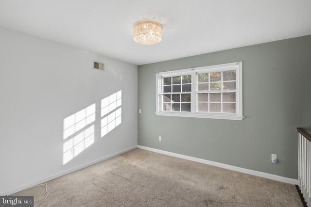 26 HEALS FARM RD, Burlington, NJ 08016