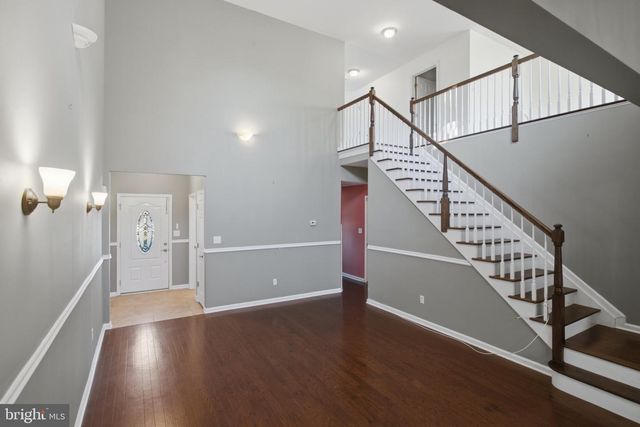 26 HEALS FARM RD, Burlington, NJ 08016