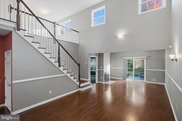 26 HEALS FARM RD, Burlington, NJ 08016