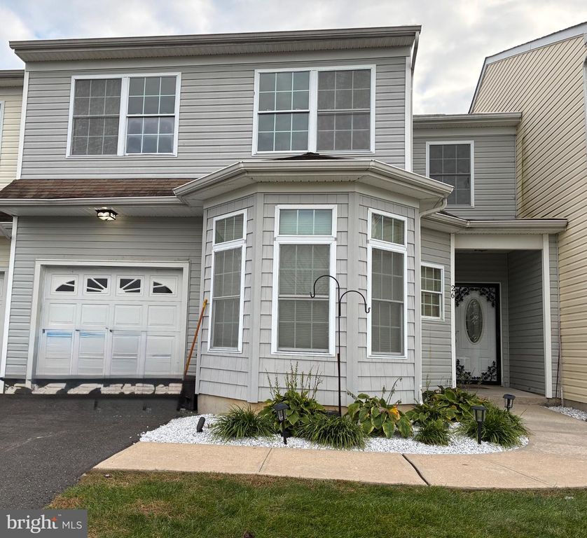 26 HEALS FARM RD, BURLINGTON, NJ 08016 — exterior