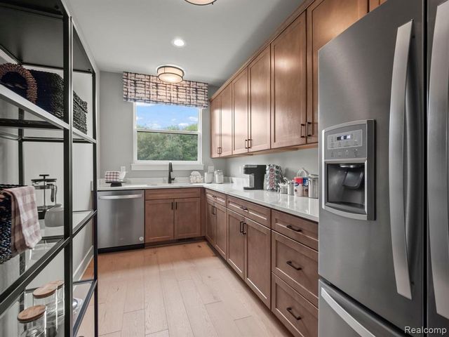 1059 Overlook Drive, Saline, MI 48176