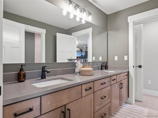 1059 Overlook Drive, Saline, MI 48176
