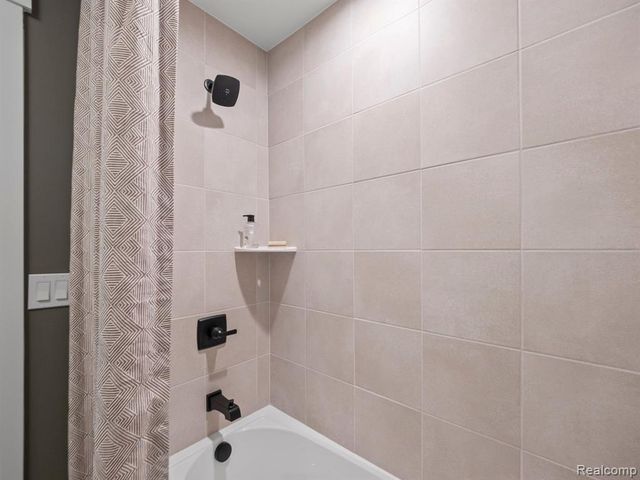 1059 Overlook Drive, Saline, MI 48176