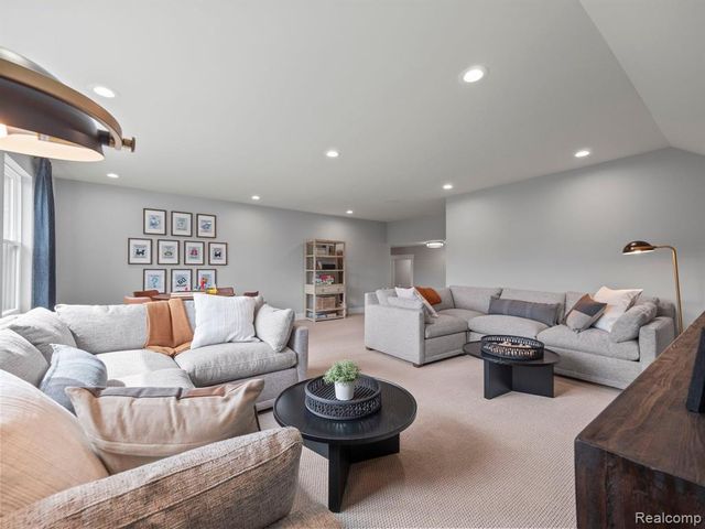 1059 Overlook Drive, Saline, MI 48176