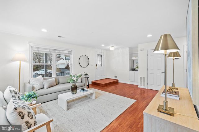 13513 COATES LN, Herndon, VA 20171